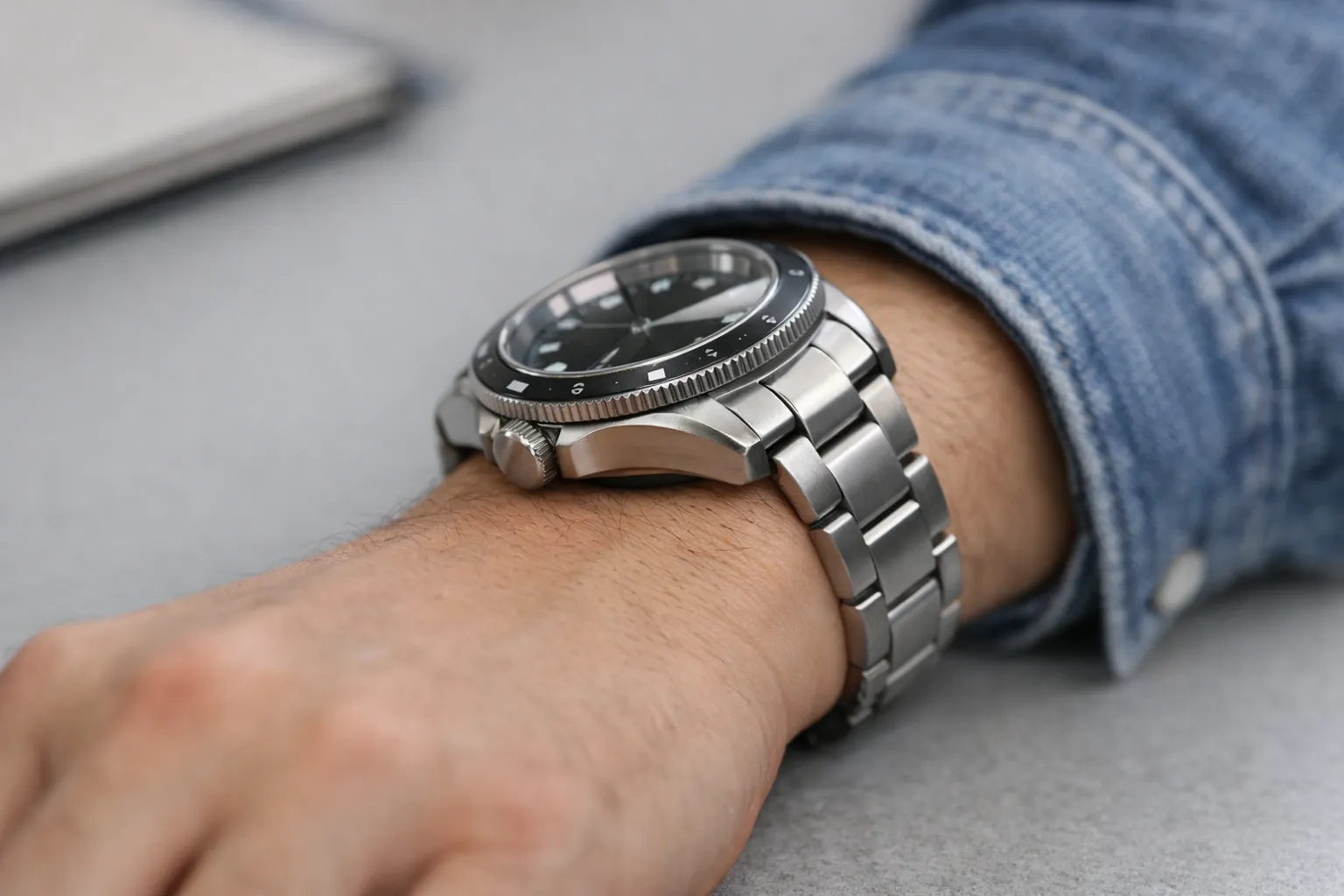 Wristwatch wearability in real-life daily wear