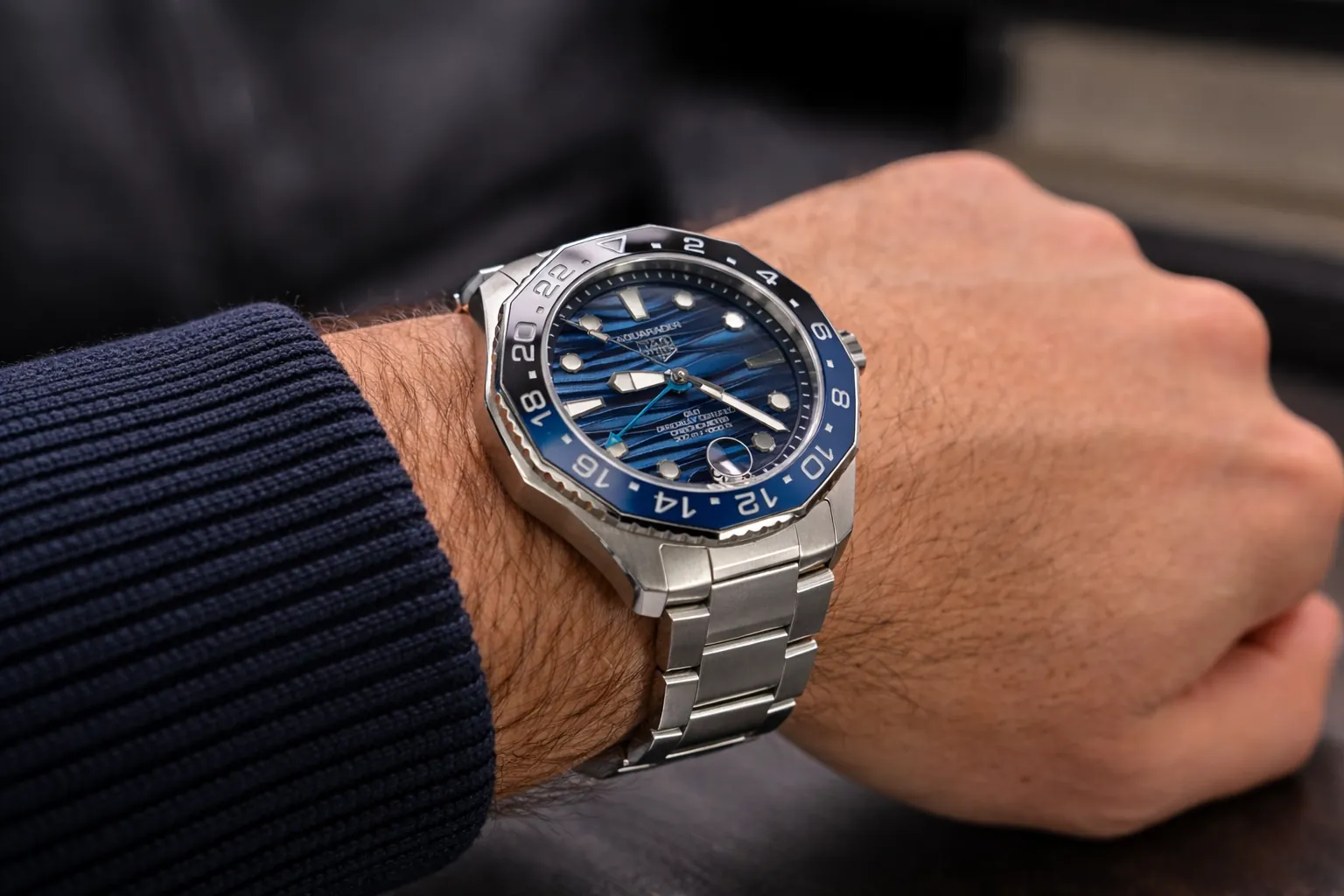 Handledsbild som demonstrerar ceramisk bezels repmotstånd under verkliga dagliga användningsförhållanden