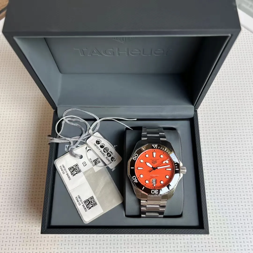 TAG Heuer Aquaracer Professional 300 Orange Diver front