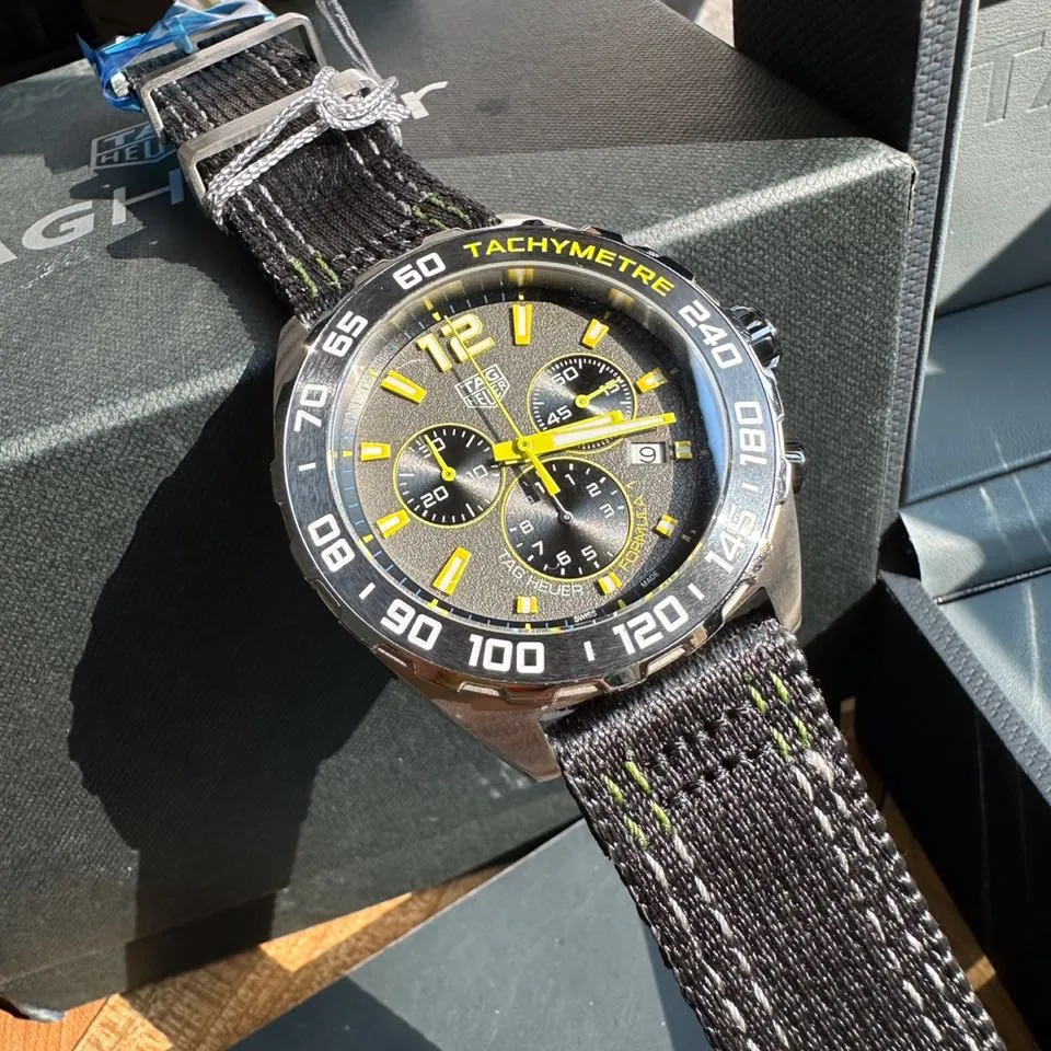 TAG Heuer Formula 1 Chronograph Quartz 43 mm DETAIL