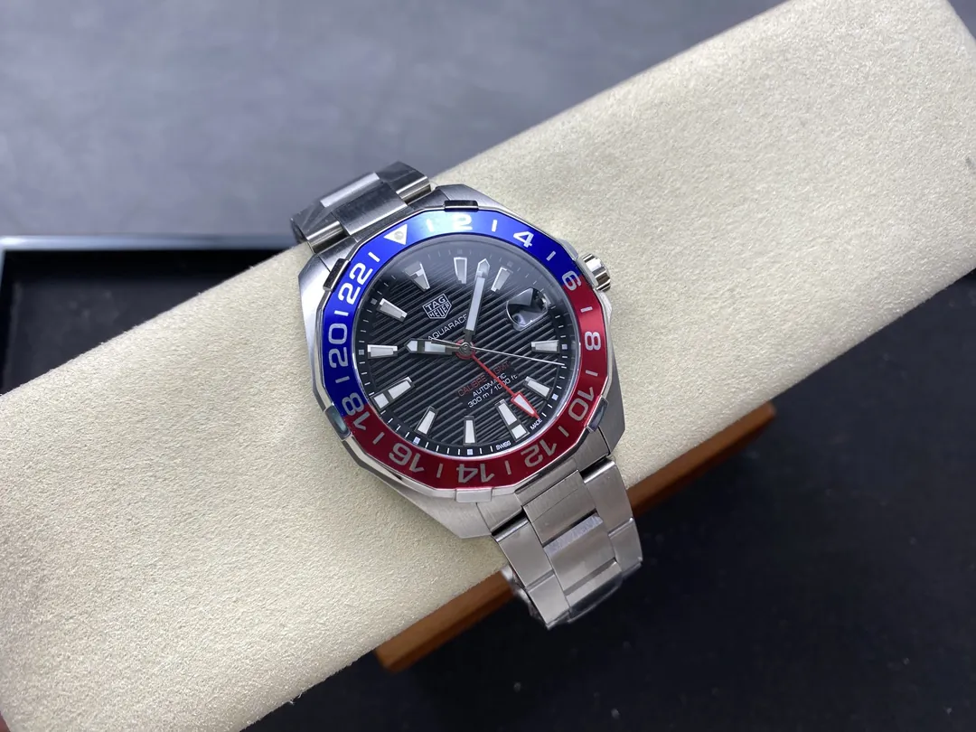 TAG Heuer Aquaracer GMT Automatic, 43 mm, Steel WAY201F.BA0927 display
