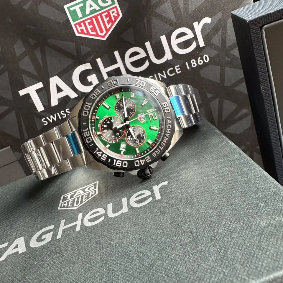 TAG Heuer Formula 1 Chronograph Quartz 43 mm watch side