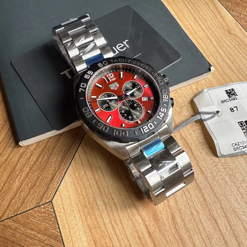 TAG Heuer Formula 1 Chronograph Quartz 43 mm in desk
