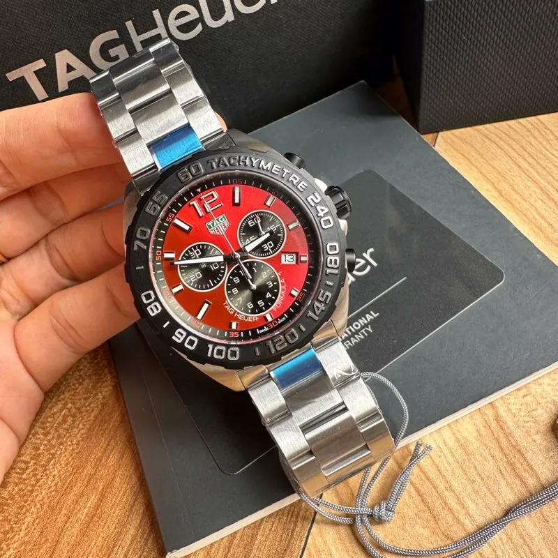 TAG Heuer Formula 1 Chronograph Quartz 43 mm hand