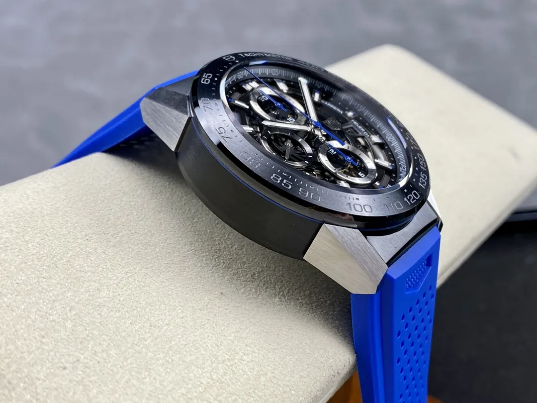 TAG Heuer Carrera Heuer 01 Automatic Chronograph right