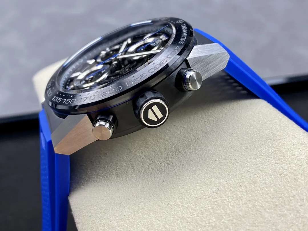 TAG Heuer Carrera Heuer 01 Automatic Chronograph side