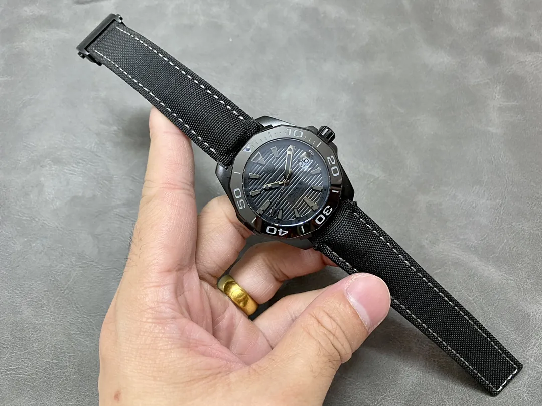 TAG Heuer Aquaracer Special Edition 41 mm Watch display