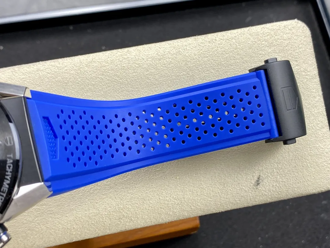 TAG Heuer Carrera Heuer 01 Automatic Chronograph buckle