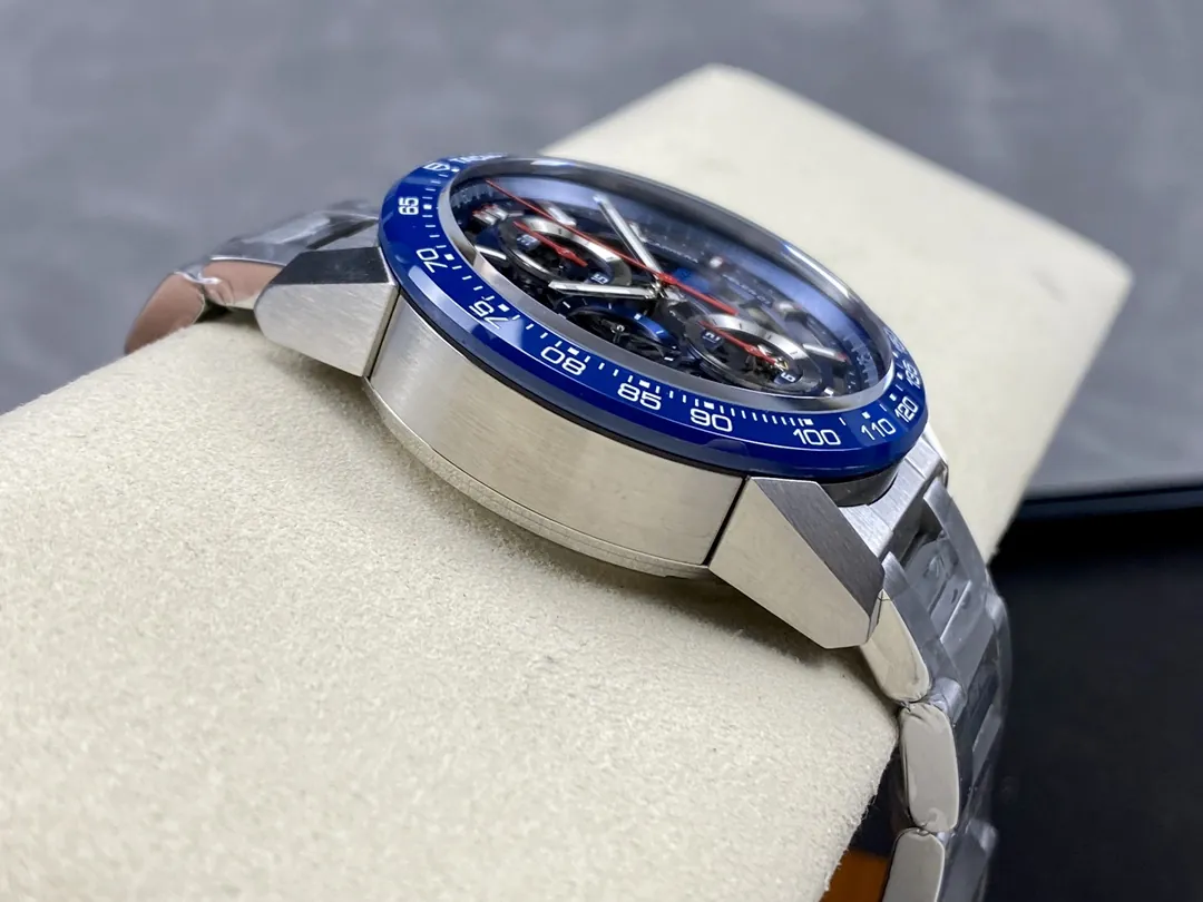 TAG Heuer Carrera Heuer 01 Automatic 43 mm Watch left