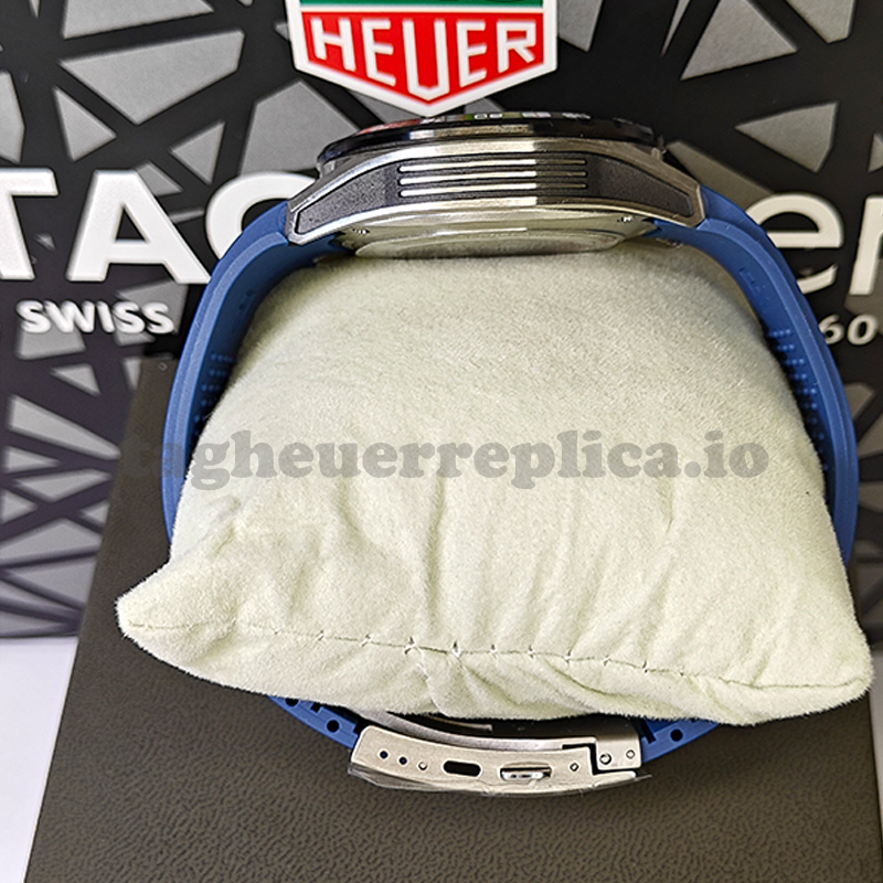 Replica TAG Heuer Carrera CBU2081.FT6274 44mm Extreme Sport Skeleton Titanium TH20-00 Automatic Chronograph Watch - Case Side View
