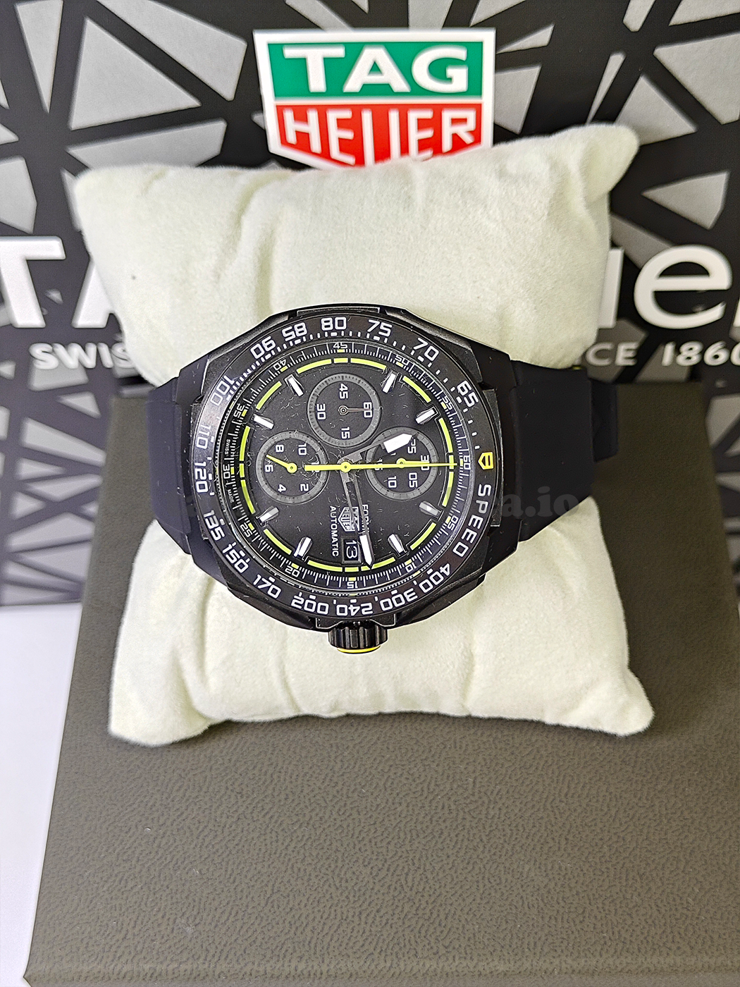 Replica TAG Heuer Formula 1 CBZ2086.FT8098 44mm Black Opal Lime Green Dial - Front 4
