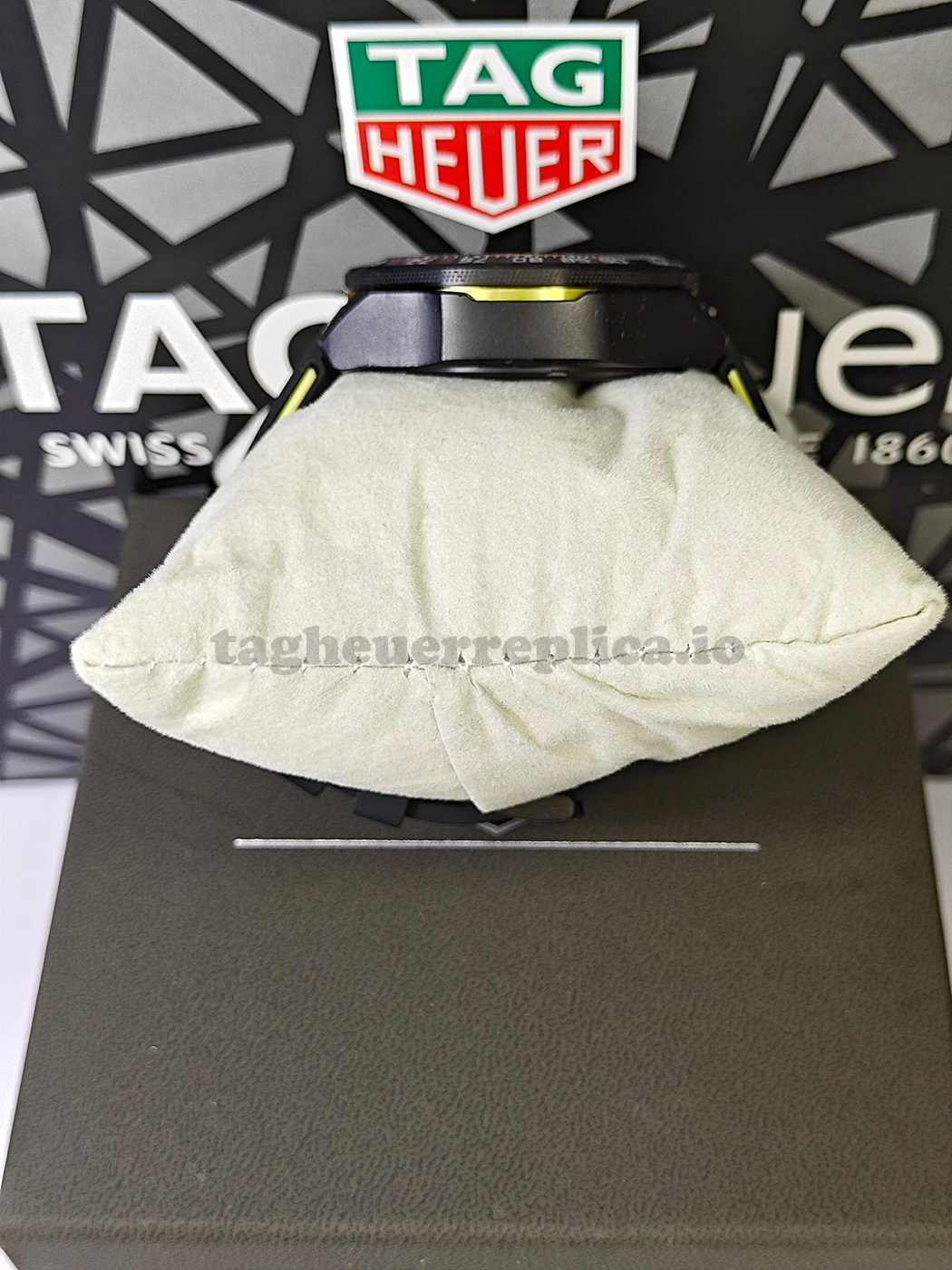 Replica TAG Heuer Formula 1 CBZ2086.FT8098 44mm Black Opal Lime Green Dial - Case Side View
