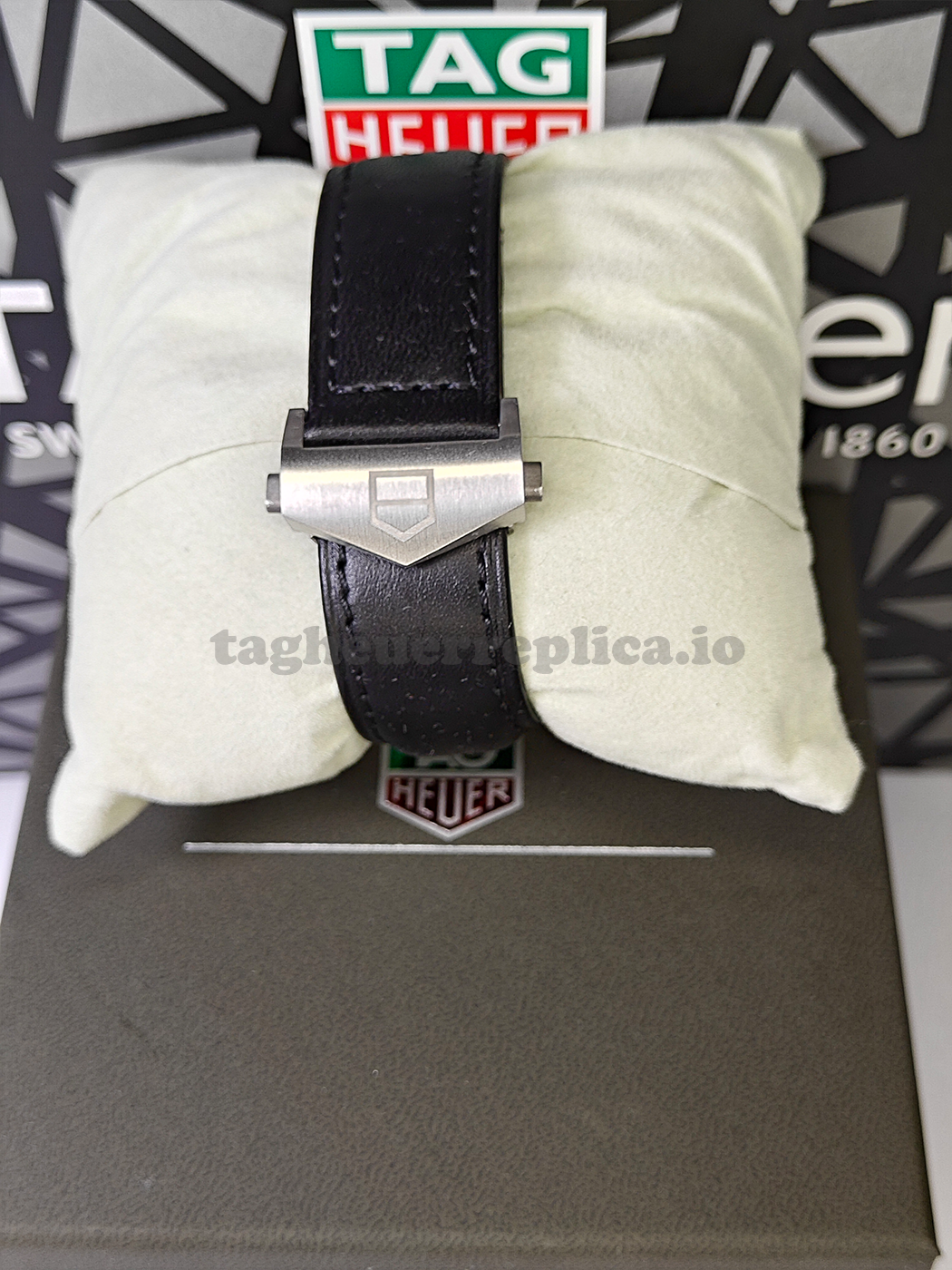 Replica TAG Heuer Formula 1 CBS2011.FC6529 42mm Silver Grain Dial - Clasp & Bracelet Shot
