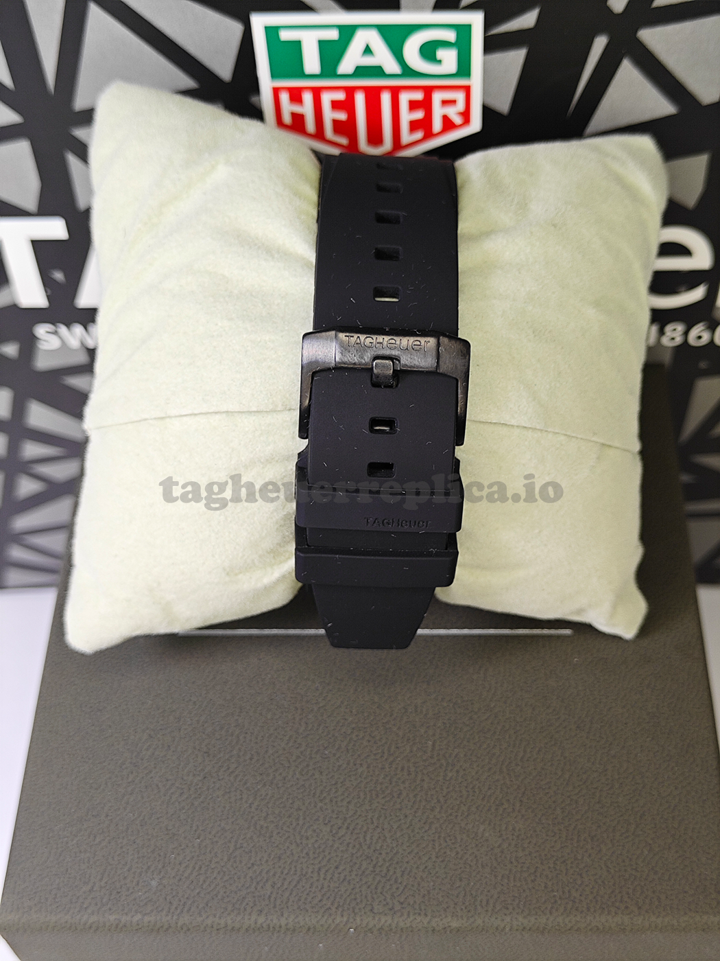 Replica TAG Heuer Formula 1 CBZ2086.FT8098 44mm Black Opal Lime Green Dial - Clasp & Bracelet Shot

