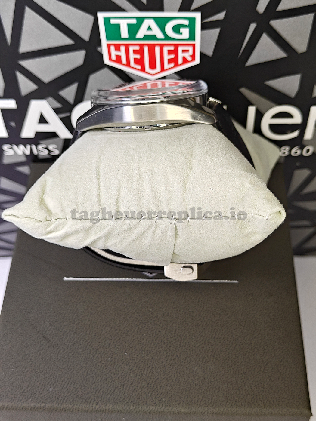 Replica TAG Heuer Formula 1 CBS2011.FC6529 42mm Silver Grain Dial - Case Side View
