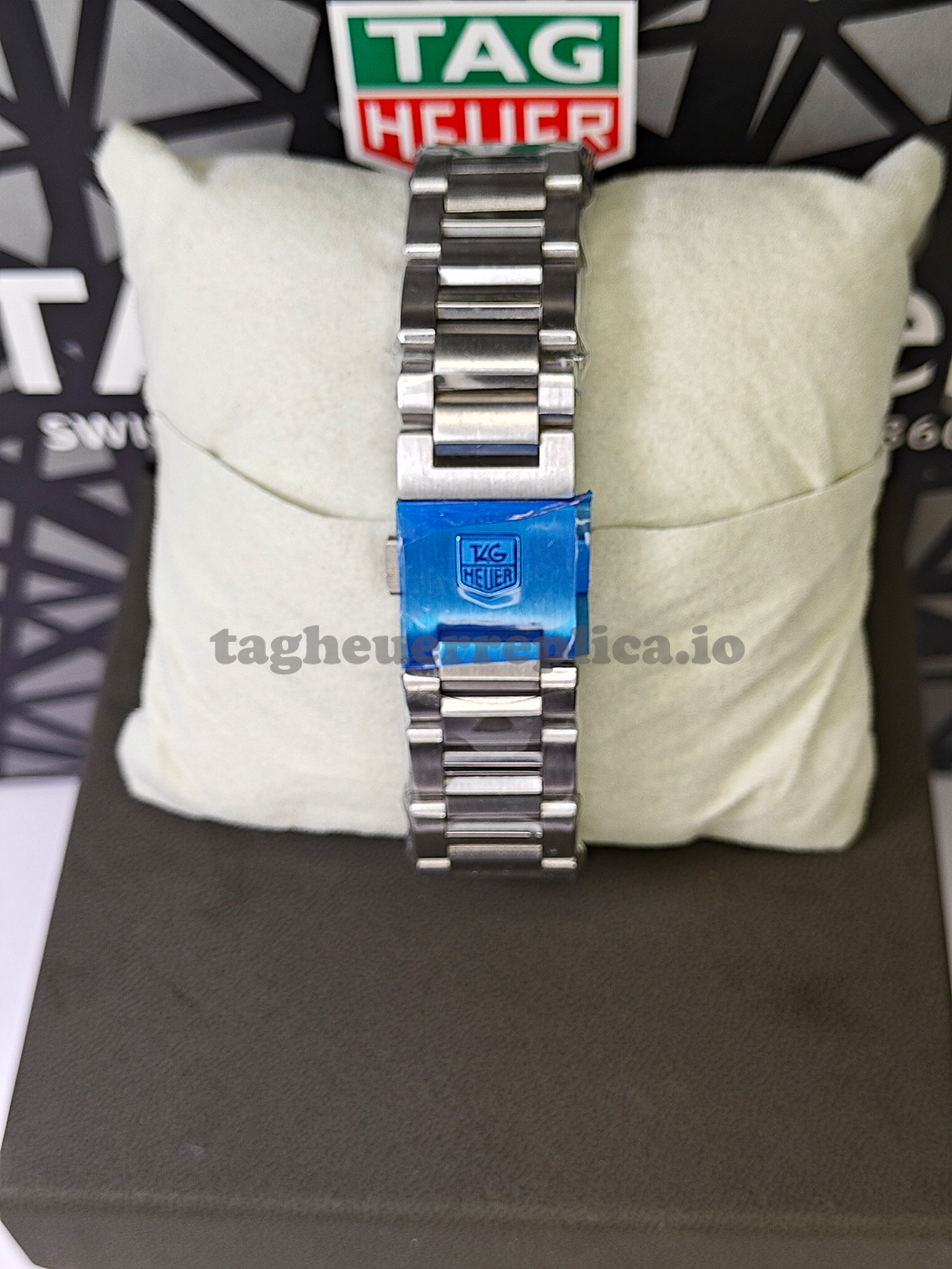 Replica TAG Heuer Carrera CBN2A1A.BA0643 44mm Blue Brushed Dial - Clasp & Bracelet Shot
