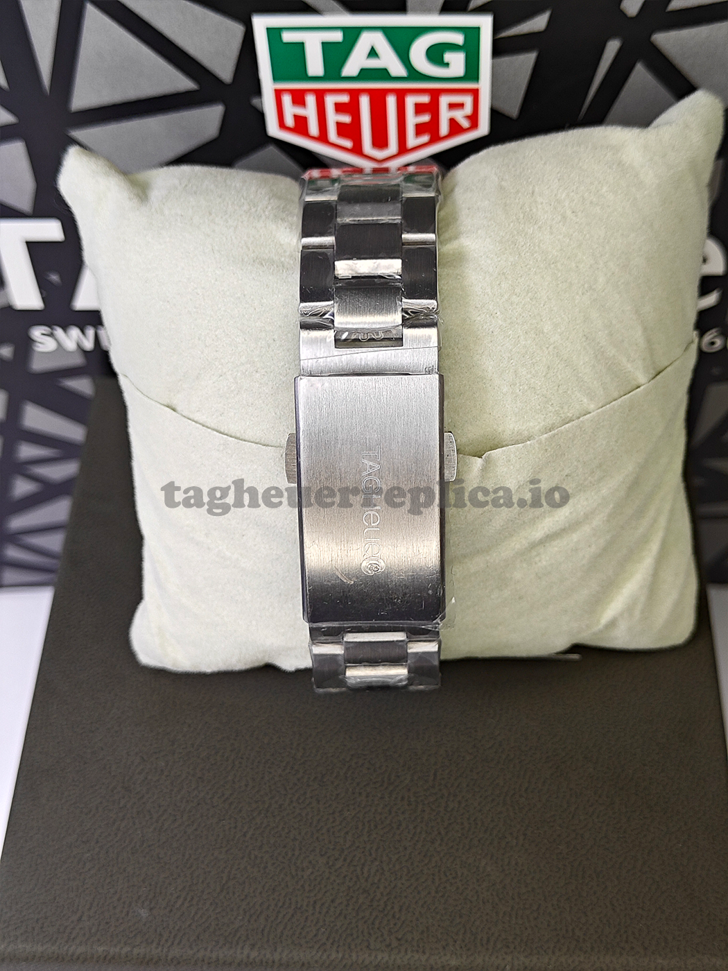 Replica TAG Heuer Aquaracer WBP5A8A.BF0619 45mm Black Dial - Clasp & Bracelet Shot
