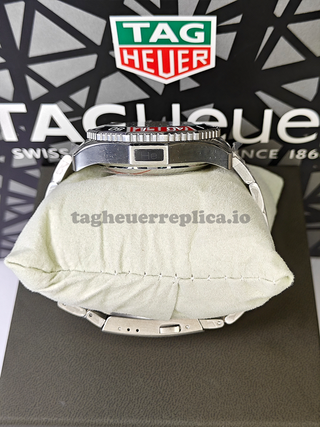 Replica TAG Heuer Aquaracer WBP5A8A.BF0619 45mm Black Dial - Case Side View
